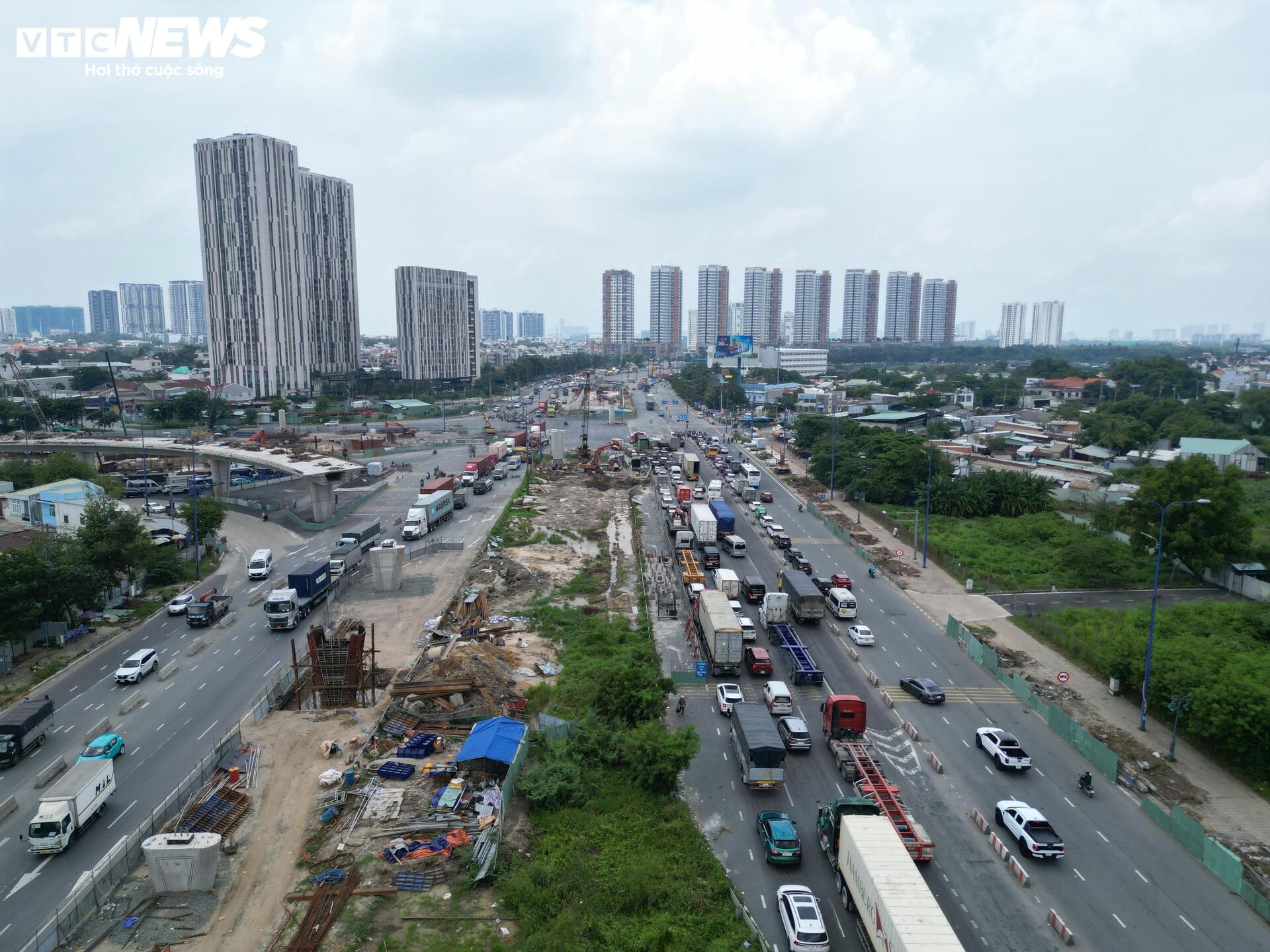 Cận cảnh dự án trọng điểm TP.HCM thi công ì ạch, dự kiến chậm tiến độ 1 năm - Ảnh 10