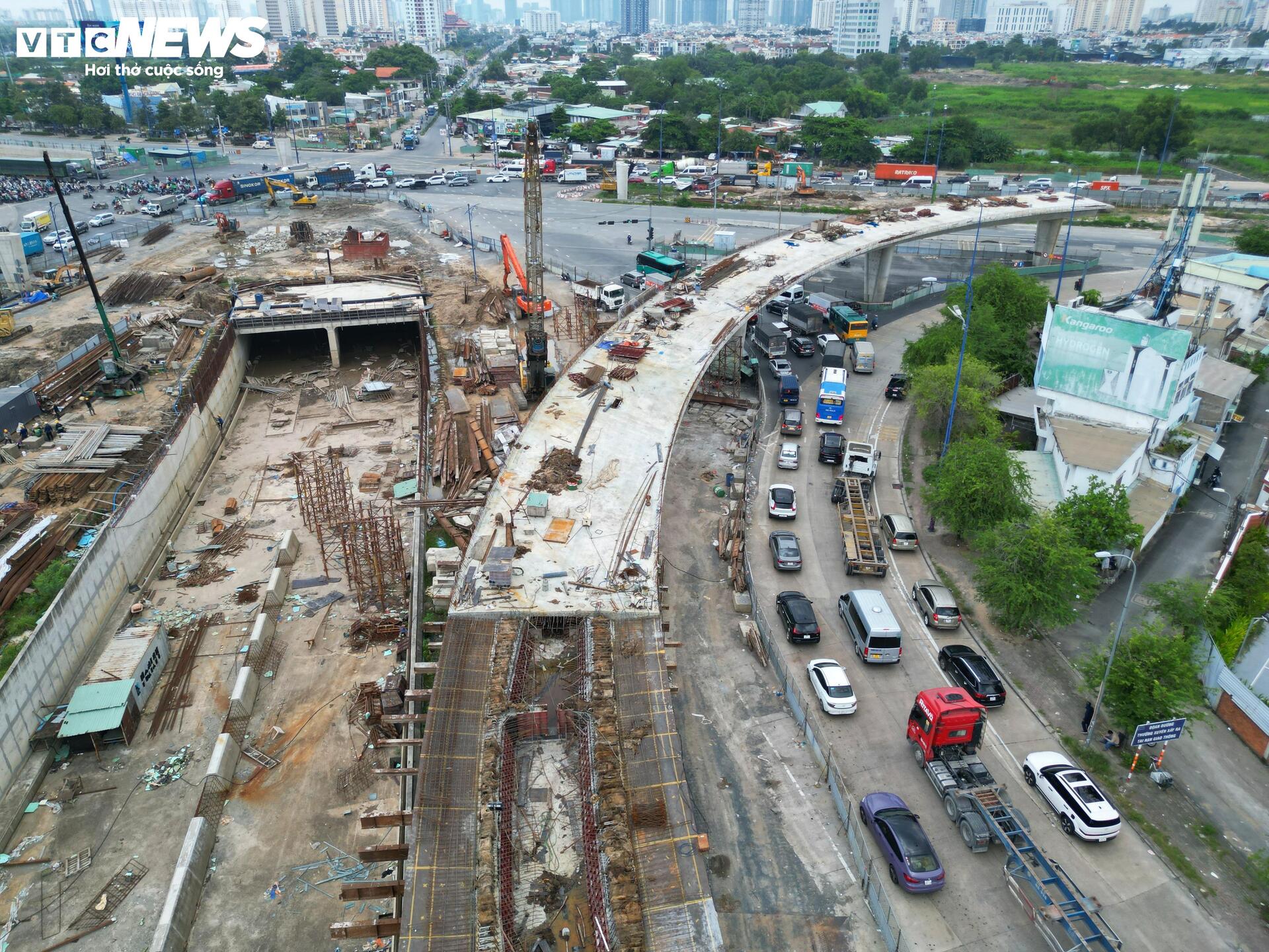 Cận cảnh dự án trọng điểm TP.HCM thi công ì ạch, dự kiến chậm tiến độ 1 năm - Ảnh 2