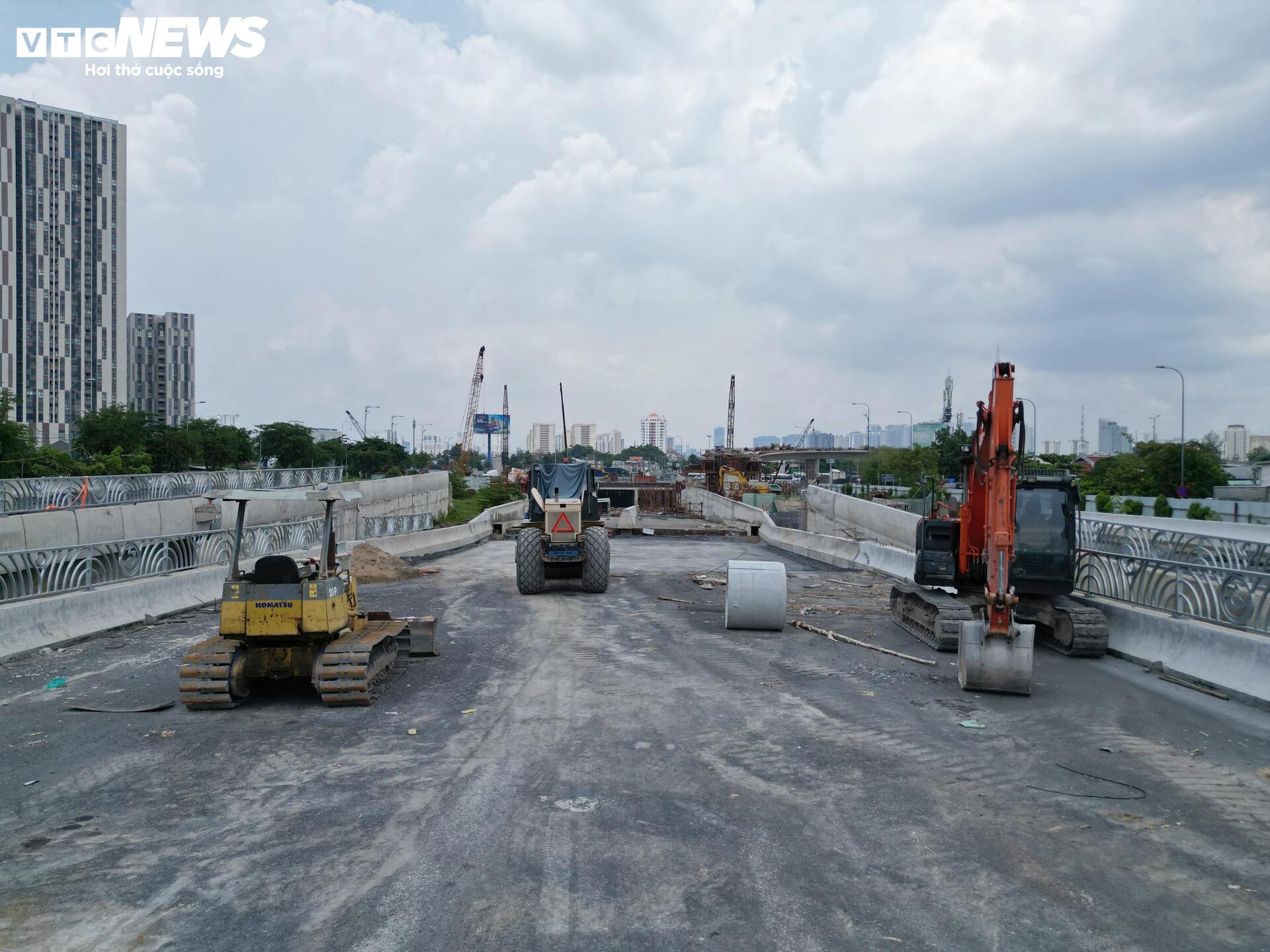 Cận cảnh dự án trọng điểm TP.HCM thi công ì ạch, dự kiến chậm tiến độ 1 năm - Ảnh 3
