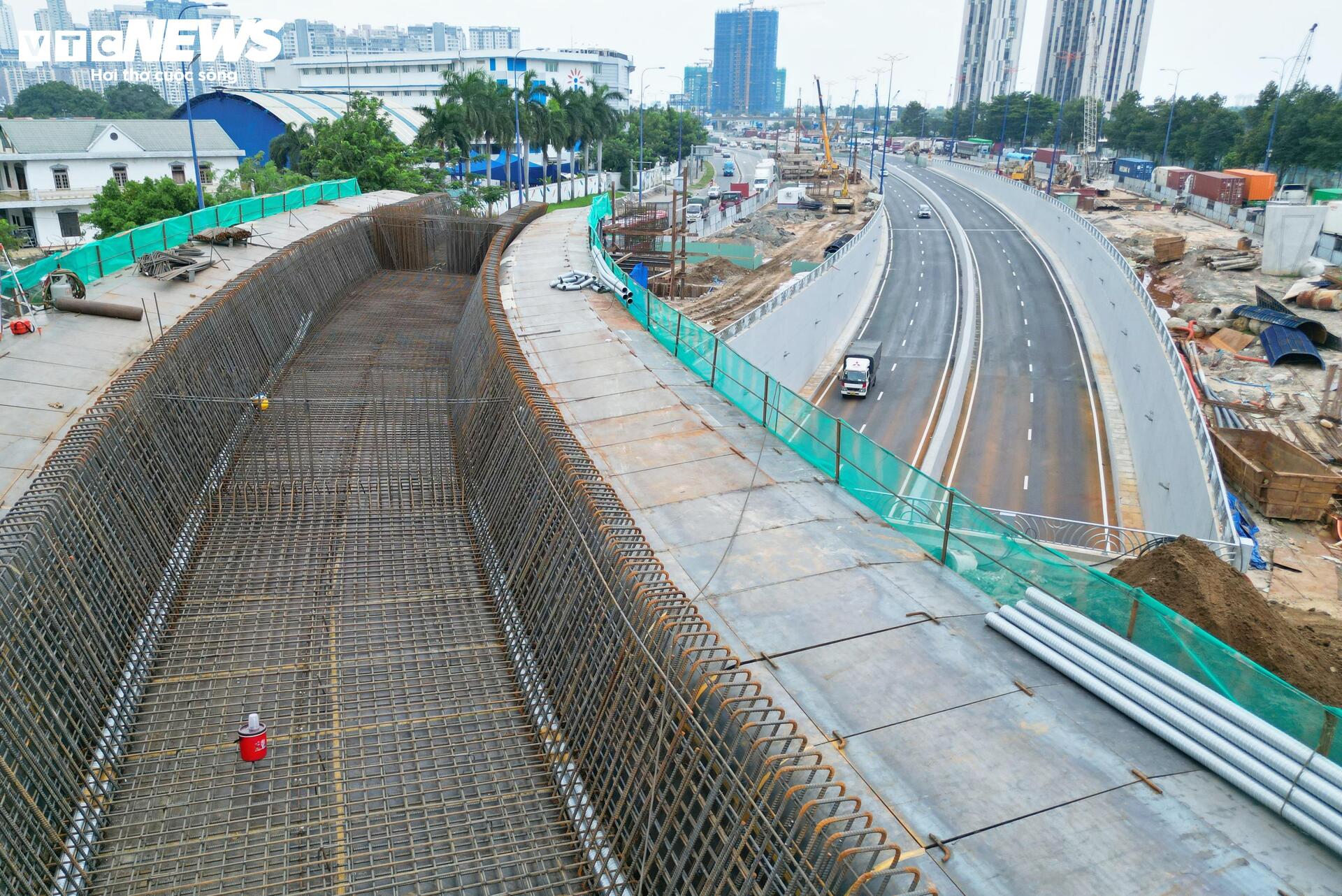 Cận cảnh dự án trọng điểm TP.HCM thi công ì ạch, dự kiến chậm tiến độ 1 năm - Ảnh 11