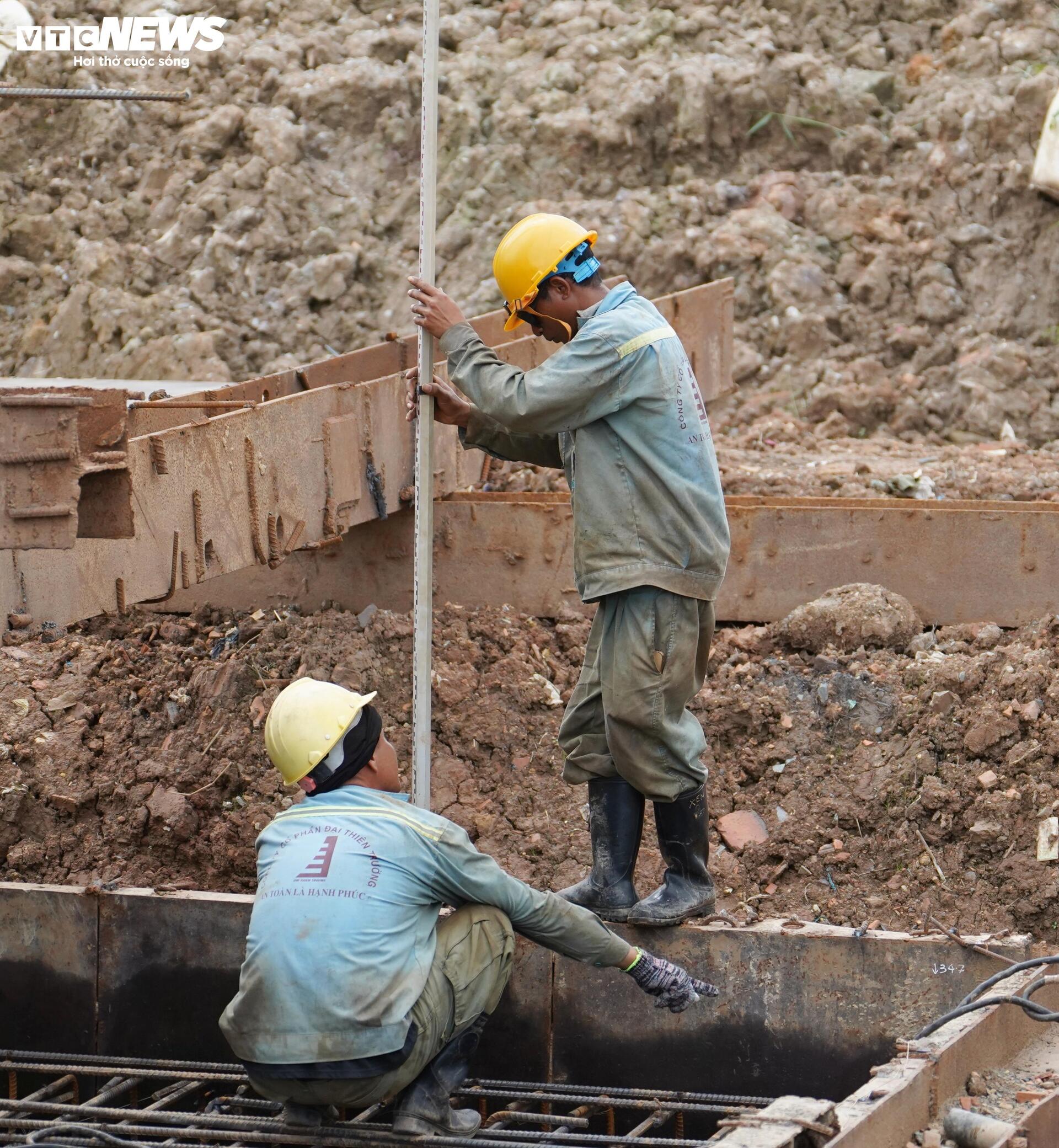 Cận cảnh 'đại công trường' nút giao phức tạp nhất Vành đai 3 - Ảnh 4