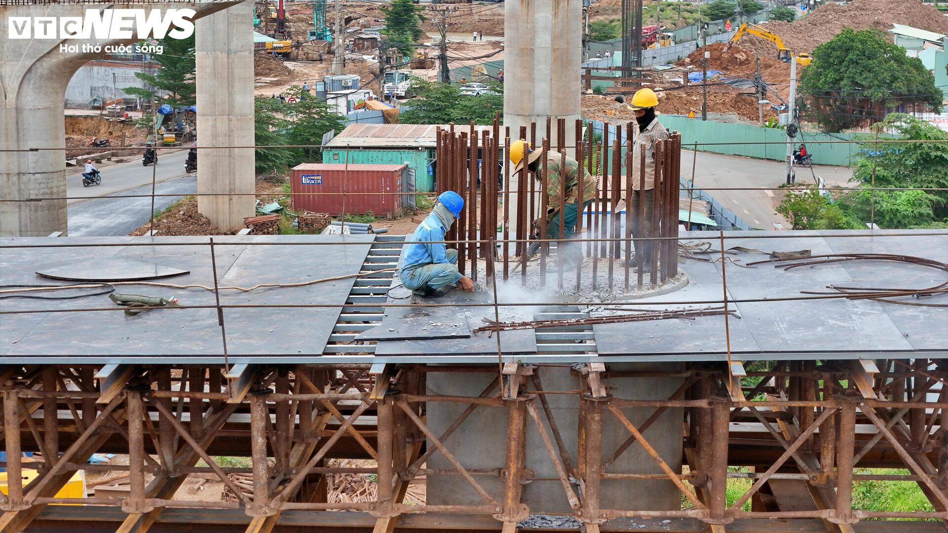 Cận cảnh 'đại công trường' nút giao phức tạp nhất Vành đai 3 - Ảnh 9