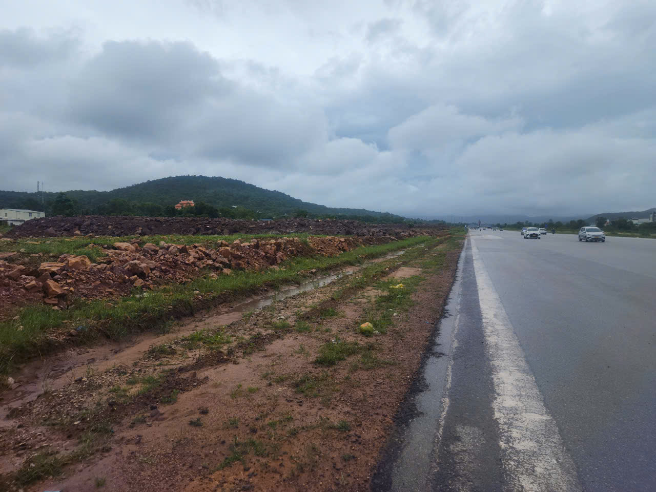 CLIP: Cận cảnh khu đất sân bay cũ ở Phú Quốc được bán đấu giá 35.000 tỉ đồng - Ảnh 7