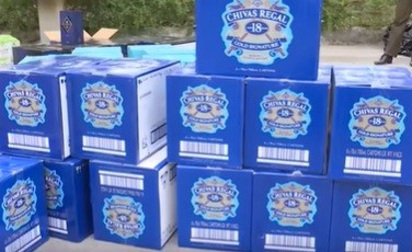 Rượu Chivas, Royal salute bị tịch thu, đấu giá hơn 1,4 tỷ đồng - Ảnh 1