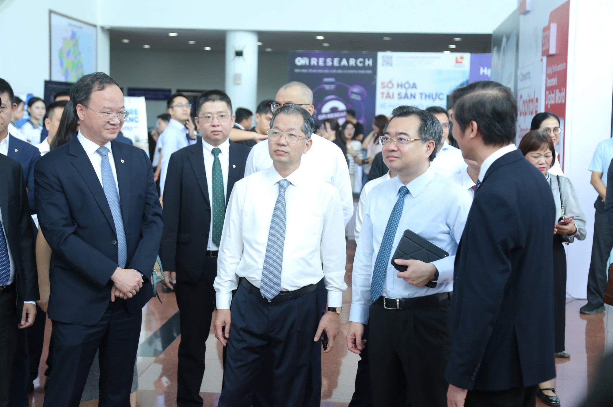 Ông Nguyễn Thanh Nghị: Đà Nẵng có thể trở thành trung tâm tài chính quốc tế hiện đại - Ảnh 3