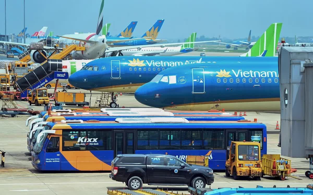 Giá vé máy bay dịp 2/9 tăng nóng, Cục Hàng không yêu cầu bán vé trong khung giá - Ảnh 1