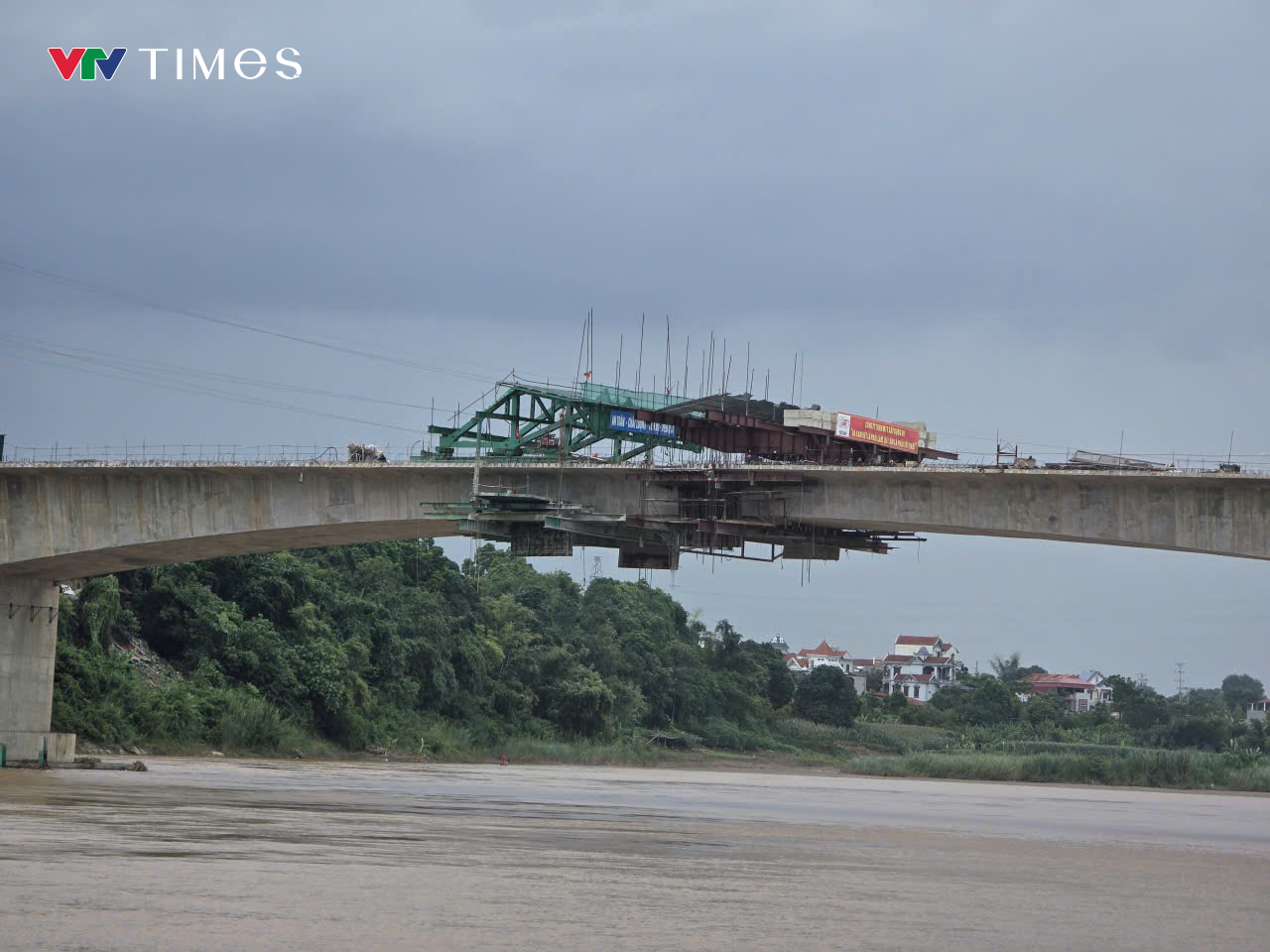 Phú Thọ: Cầu Phong Châu mới chuẩn bị hợp long sau gần 300 ngày thi công thần tốc - Ảnh 5