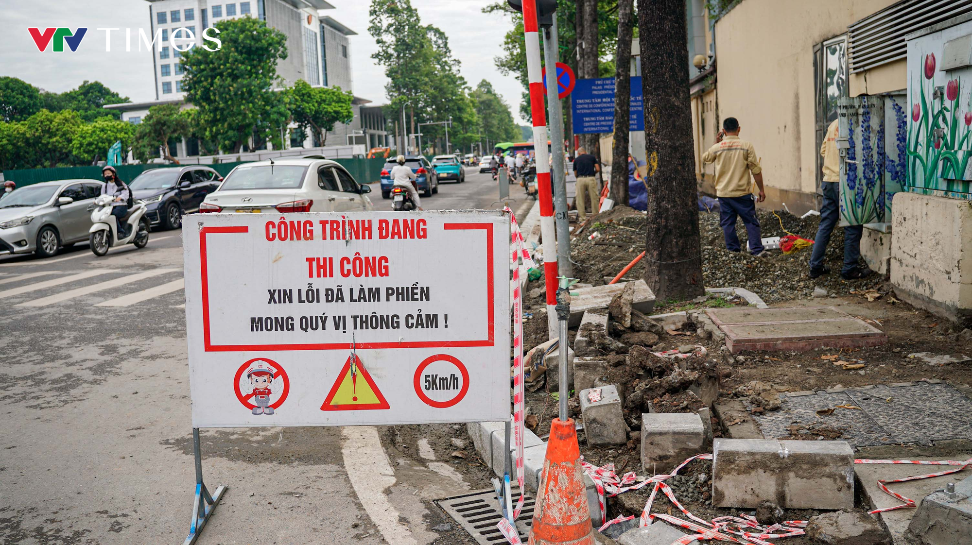 Tăng tốc thi công đường Hùng Vương trước thềm Đại lễ 2/9 - Ảnh 5