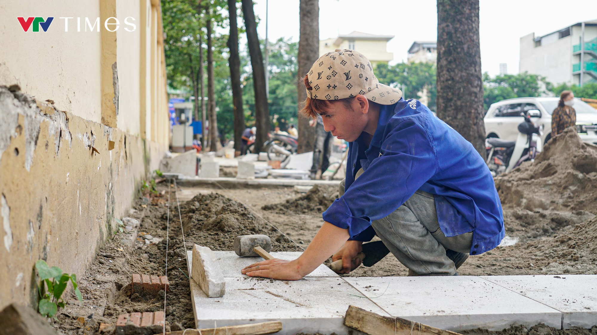 Tăng tốc thi công đường Hùng Vương trước thềm Đại lễ 2/9 - Ảnh 15