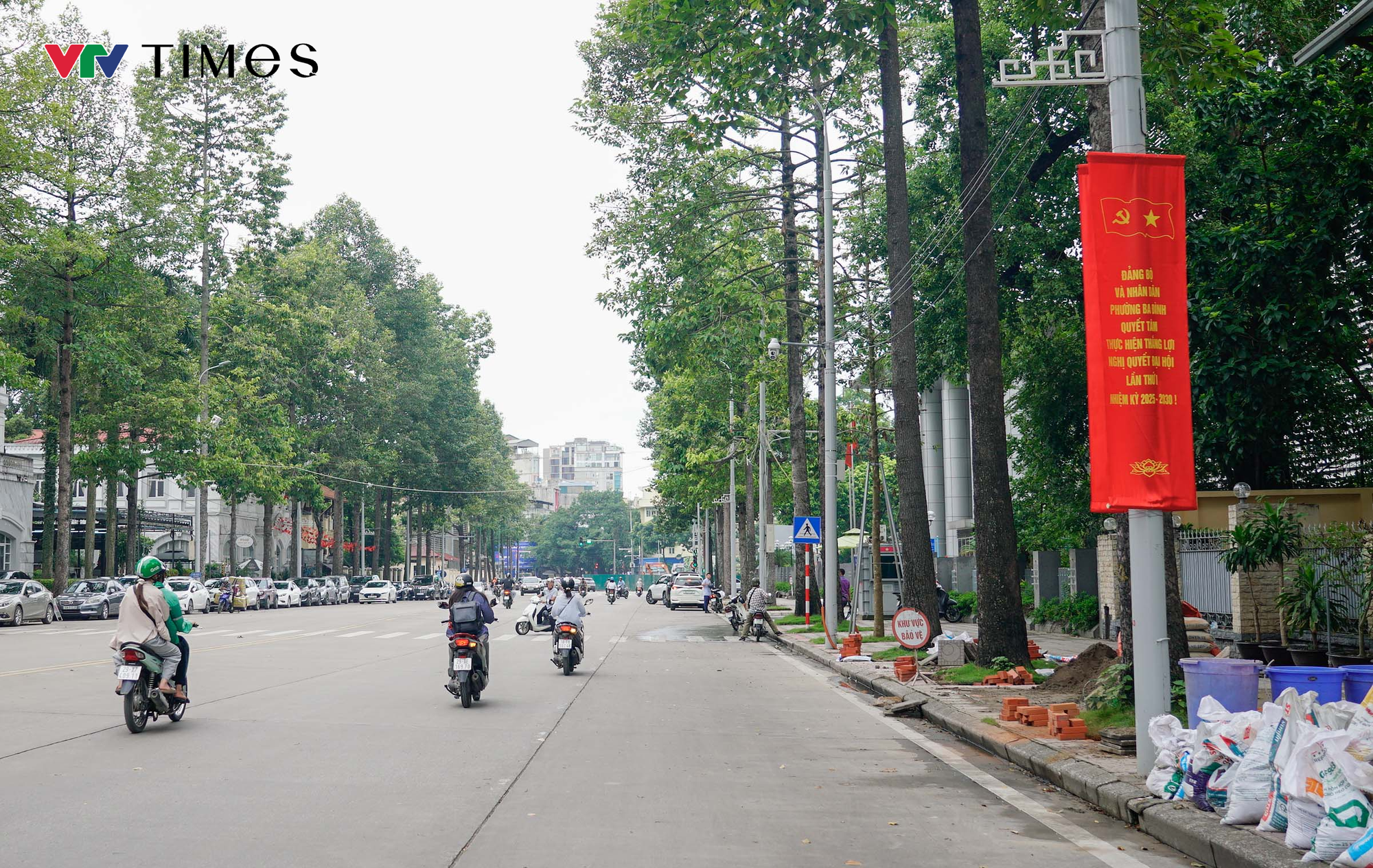 Tăng tốc thi công đường Hùng Vương trước thềm Đại lễ 2/9 - Ảnh 17