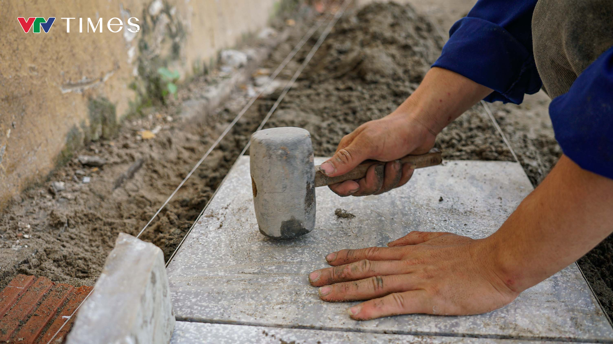 Tăng tốc thi công đường Hùng Vương trước thềm Đại lễ 2/9 - Ảnh 16