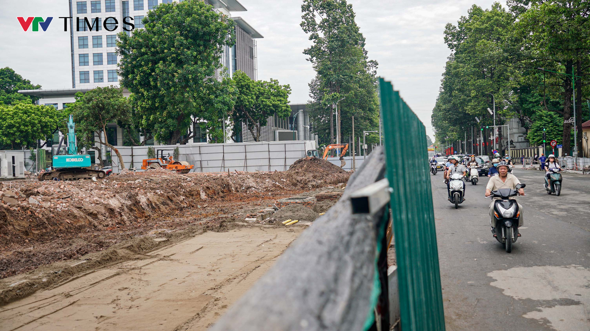 Tăng tốc thi công đường Hùng Vương trước thềm Đại lễ 2/9 - Ảnh 9