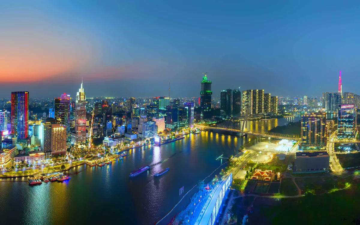 TP Hồ Chí Minh quyết tâm tăng trưởng kinh tế 10,3% trong những tháng cuối năm - Ảnh 1