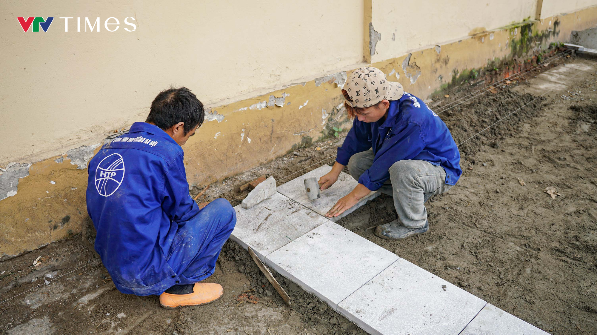 Tăng tốc thi công đường Hùng Vương trước thềm Đại lễ 2/9 - Ảnh 8