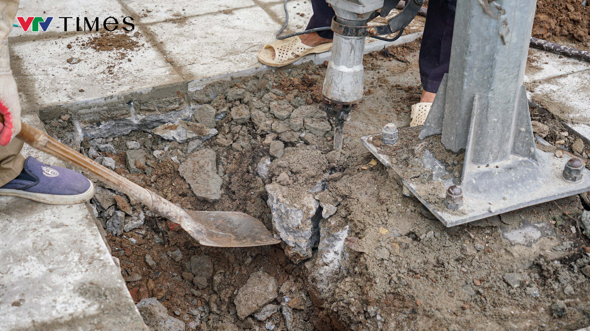 Tăng tốc thi công đường Hùng Vương trước thềm Đại lễ 2/9 - Ảnh 7