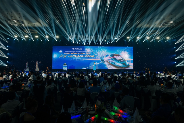 Thiên Long và 1.000 Khách hàng “Vượt sóng vươn tầm - Kết nối thành công” tại Đà Nẵng - Ảnh 1