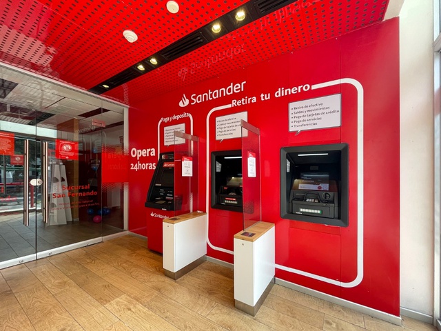 Máy CRM và bước đệm hợp kênh: Bài học từ Santander đến SHB - Ảnh 1