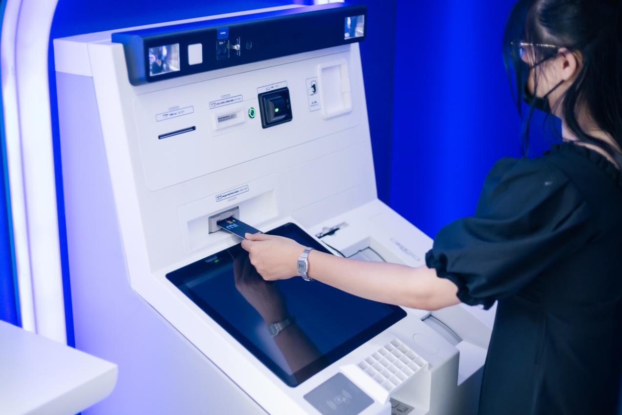 Ngân hàng chạy đua mở rộng tệp khách hàng - Ảnh 1