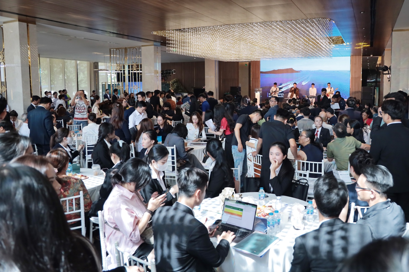 Hơn 70% giỏ hàng được hấp thụ, cơ hội sở hữu The Emerald 68 dần thu hẹp - Ảnh 1