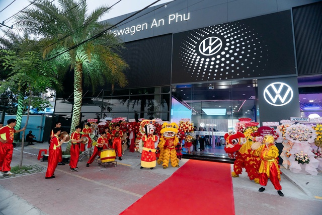 Volkswagen Việt Nam khai trương đồng loạt 5 đại lý - Ảnh 1