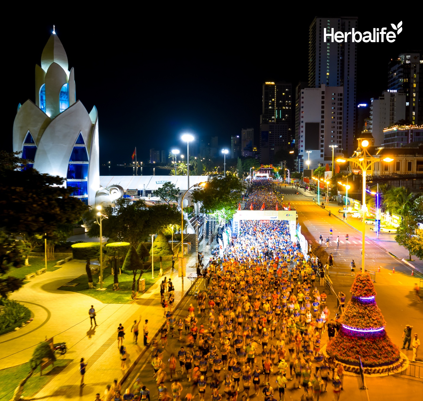 Herbalife Việt Nam 4 năm liền đồng hành VnExpress Marathon Nha Trang - Ảnh 1