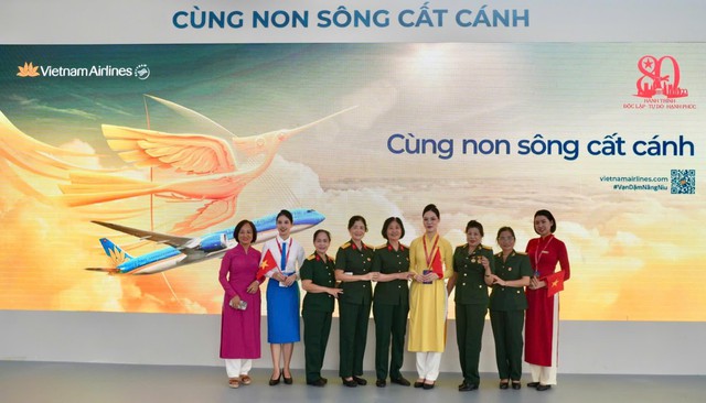 Dấu ấn Vietnam Airlines tại Triển lãm Thành tựu đất nước - Ảnh 1