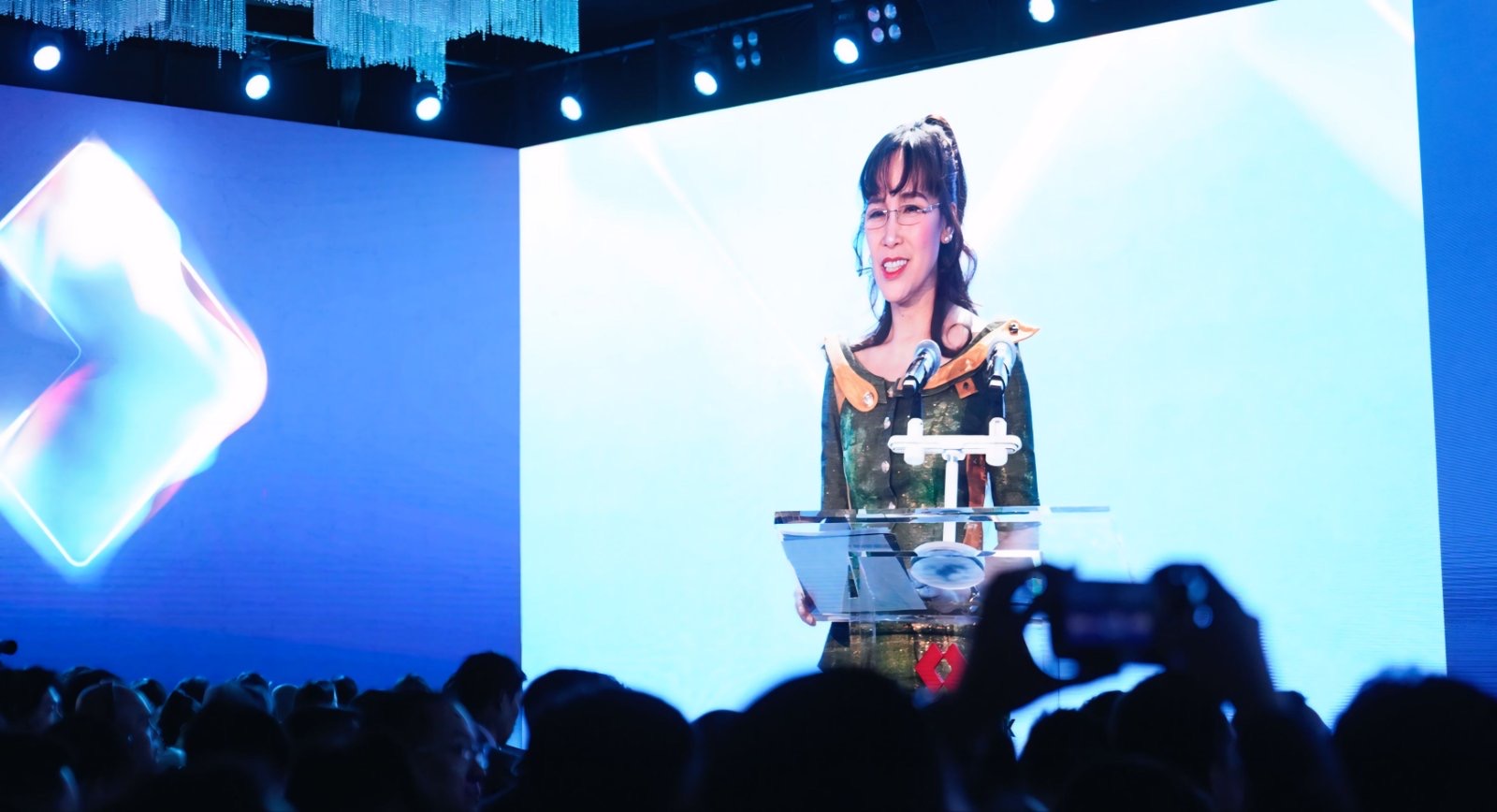 Nữ tỷ phú Nguyễn Thị Phương Thảo và khoảnh khắc đầy cảm xúc với cộng đồng nhà đầu tư - Ảnh 2