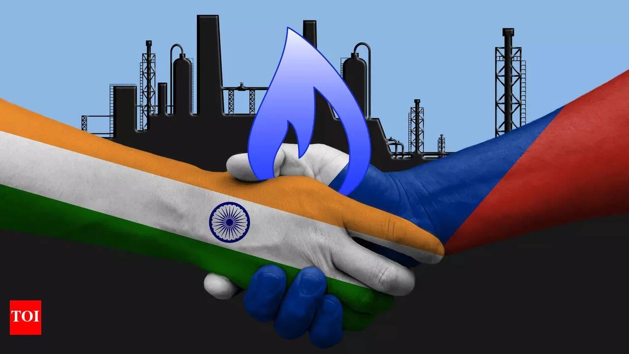 Không lâu sau khi bị ông Trump áp thuế cao ngất ngưởng, quốc gia này khẳng định sẽ tiếp tục mua dầu Nga bất chấp đe doạ trừng phạt: Không đơn giản nói dừng mua là dừng - Ảnh 1