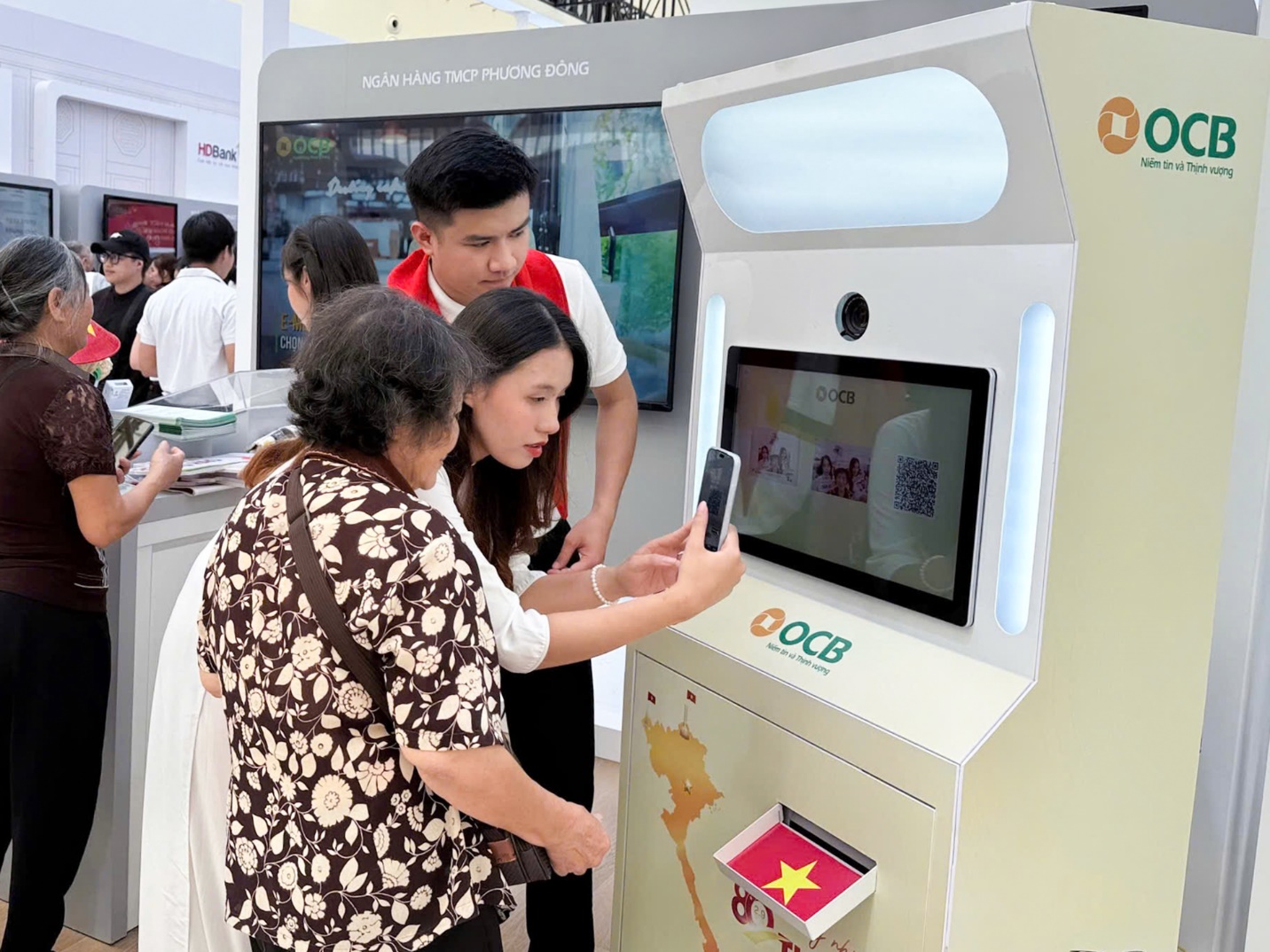 Mô hình ngân hàng mở Open Banking của OCB nổi bật tại Triển lãm A80 - Ảnh 2