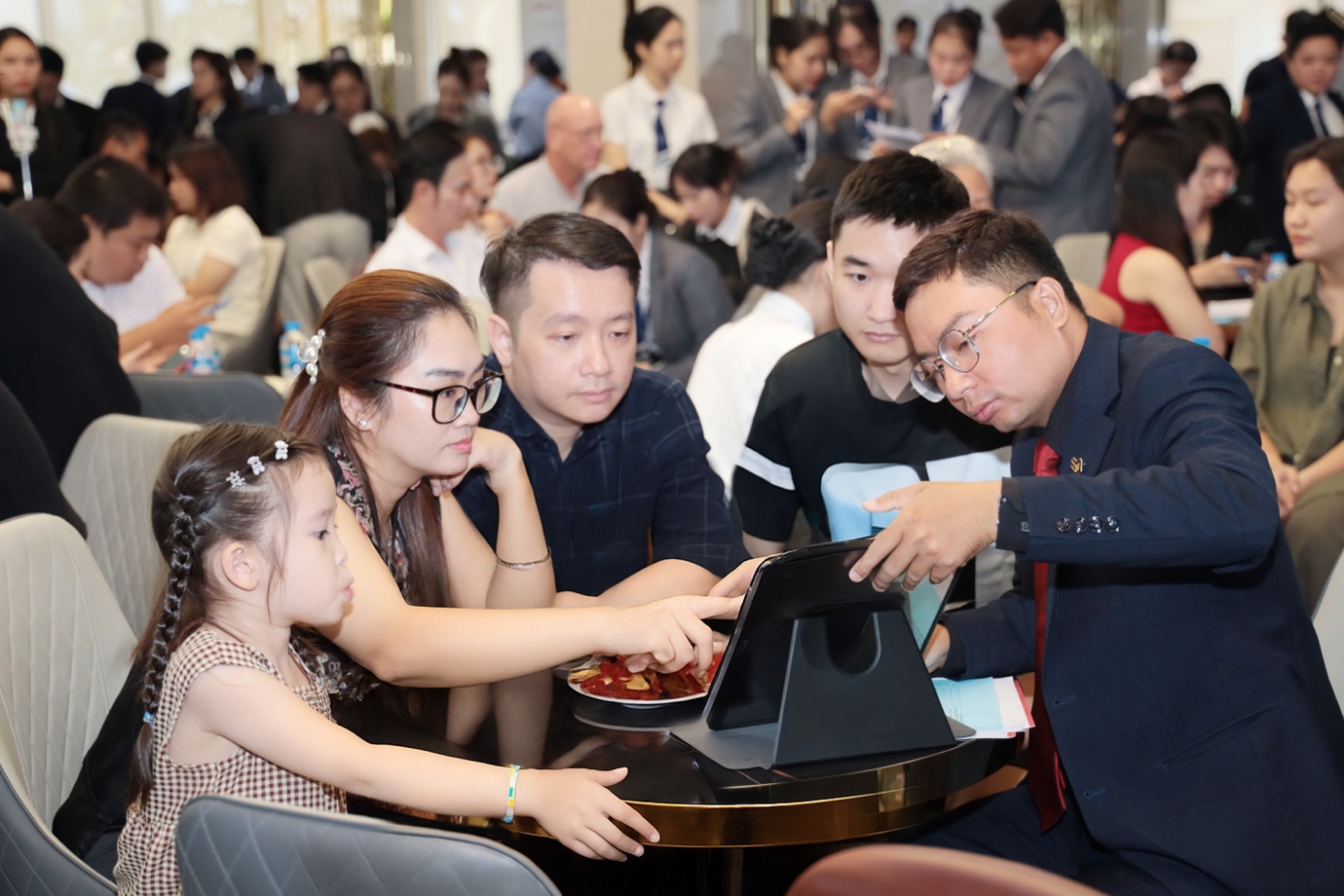 Hơn 70% giỏ hàng được hấp thụ, cơ hội sở hữu The Emerald 68 dần thu hẹp - Ảnh 2