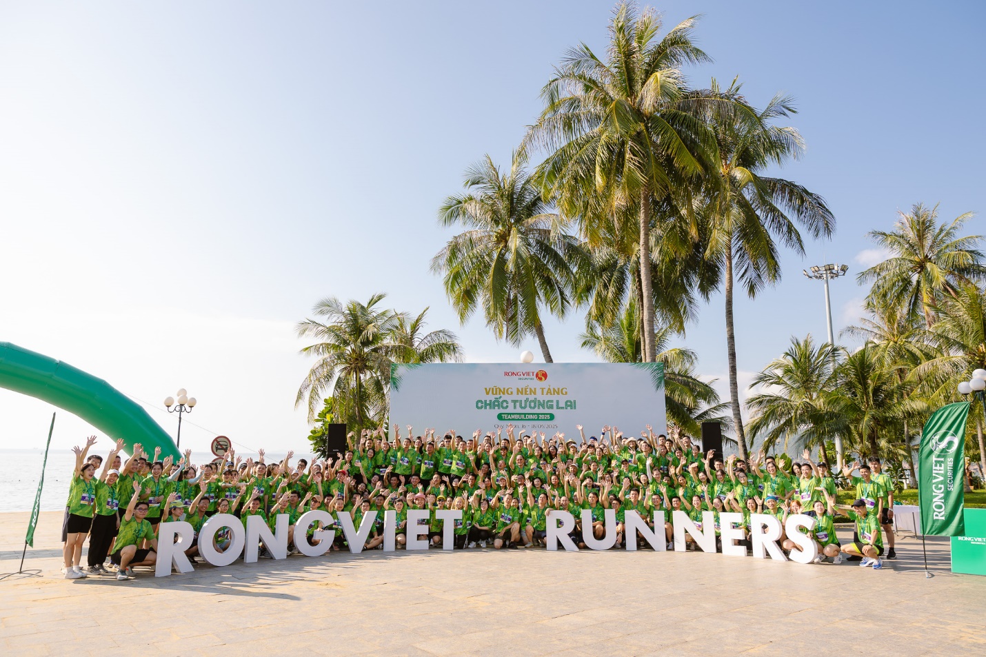 Chứng khoán Rồng Việt 4 năm liên tiếp nhận giải “Nơi làm việc tốt nhất châu Á” - Ảnh 2