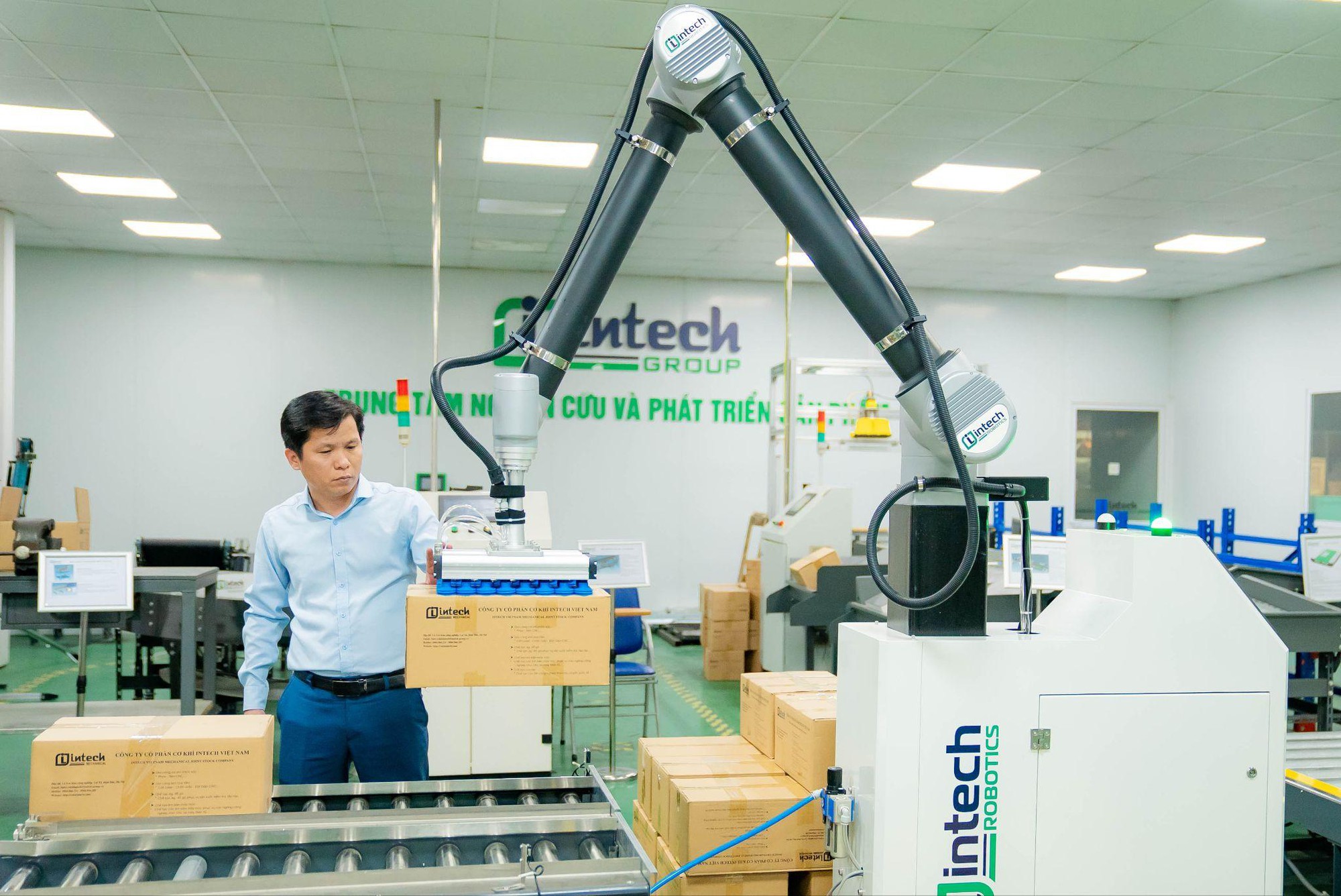 Khát vọng phổ cập robot: Hành trình của doanh nhân Hoàng Hữu Thắng - Ảnh 2