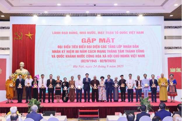 Doanh nhân Đỗ Quang Hiển được vinh danh nhờ thành tích xuất sắc đóng góp cho cộng đồng - Ảnh 2