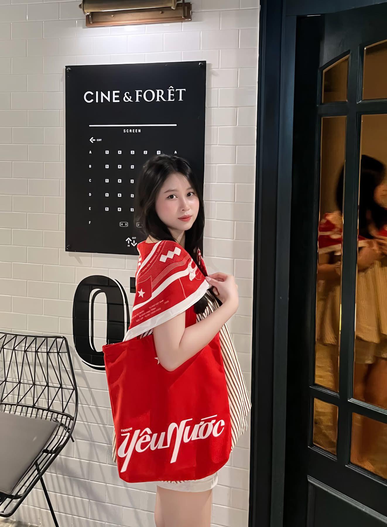 Cư dân Masterise Homes nhận quà yêu nước chung tay phủ đỏ Việt Nam - Ảnh 2