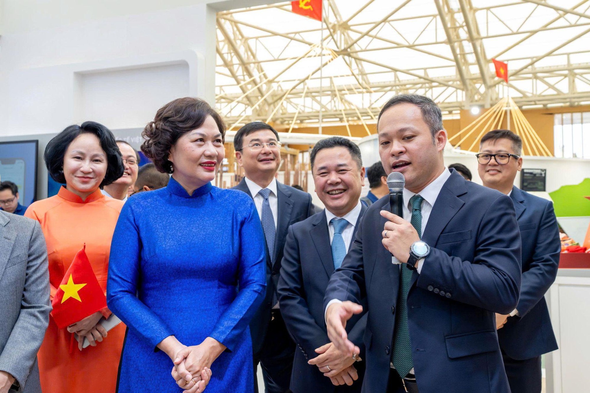 Thanh toán không chạm của VPBank: Điểm nhấn tiêu biểu trong ngành ngân hàng - Ảnh 2