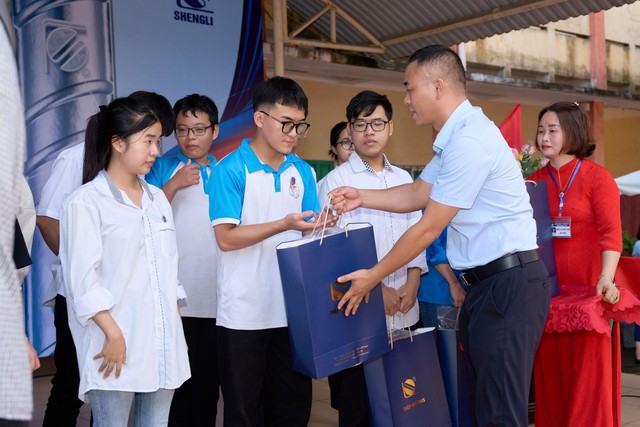 Học bổng "Nghị lực Thép" 2025: Doanh nghiệp đồng hành cùng thế hệ tri thức trẻ - Ảnh 4