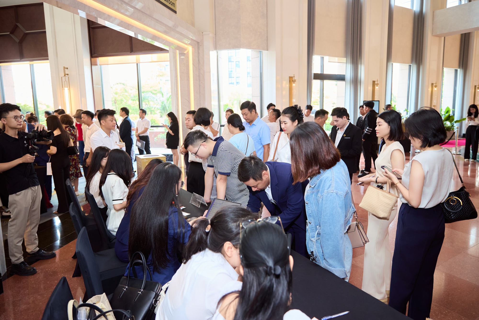 Gần 1000 khách hàng “tranh nhau” 300 căn hộ view biển tại Regal Residence Đồng Hới - Ảnh 3