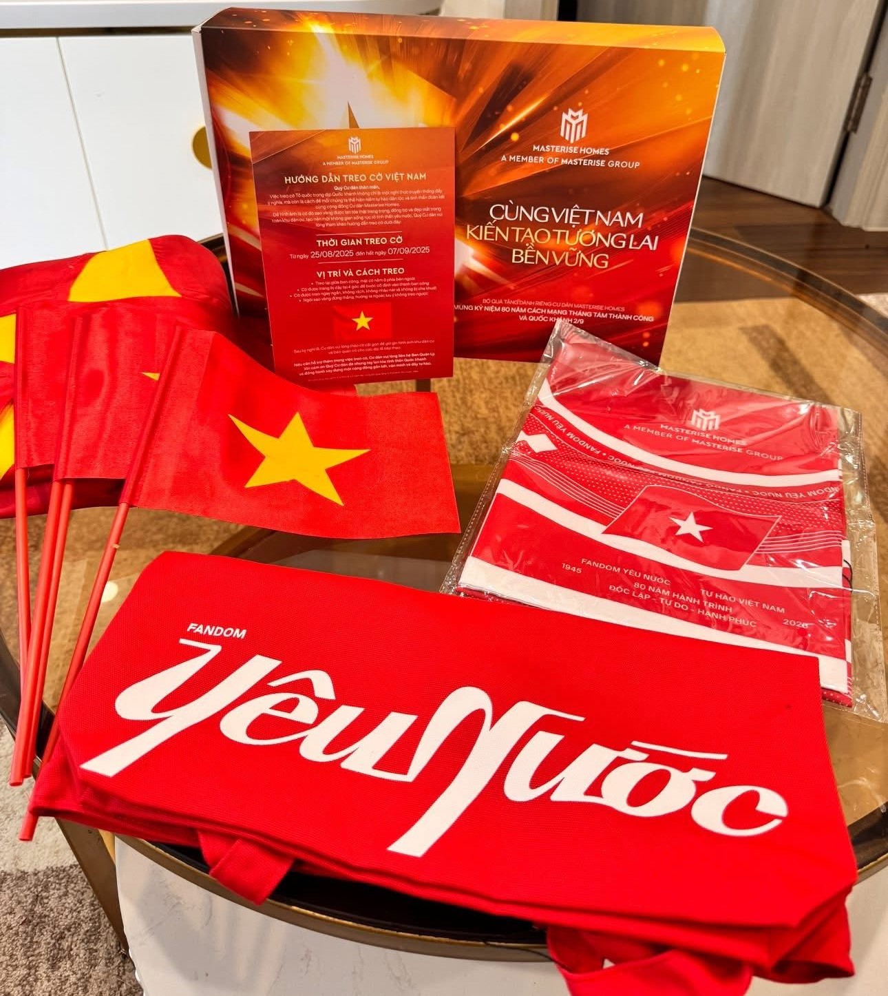 Cư dân Masterise Homes nhận quà yêu nước chung tay phủ đỏ Việt Nam - Ảnh 4