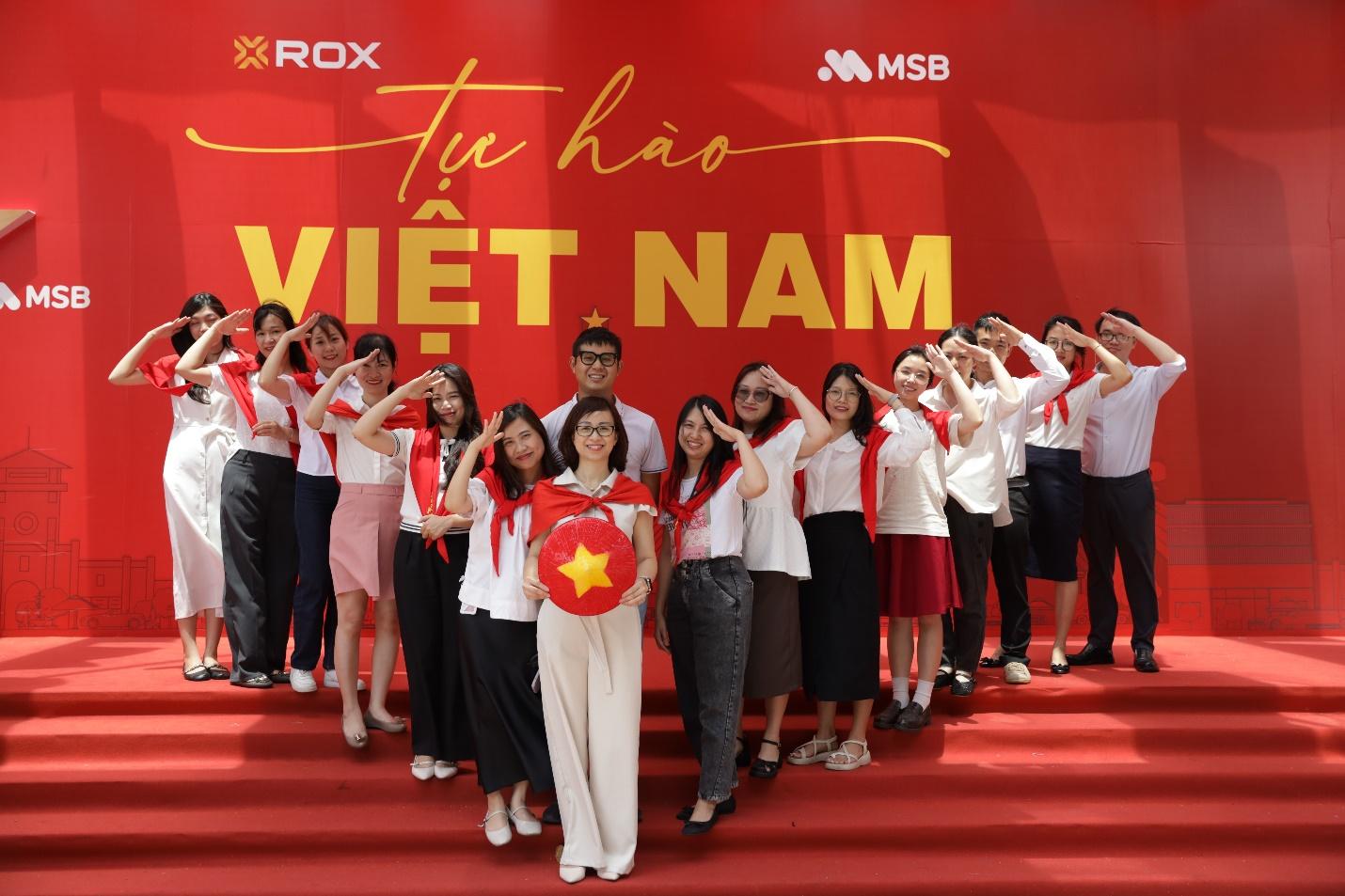 ROX Tower rực rỡ cờ hoa, lan tỏa tinh thần tự hào Việt Nam - Ảnh 5