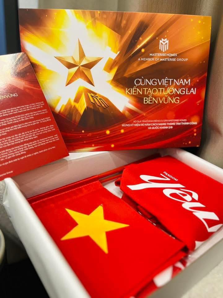 Cư dân Masterise Homes nhận quà yêu nước chung tay phủ đỏ Việt Nam - Ảnh 6