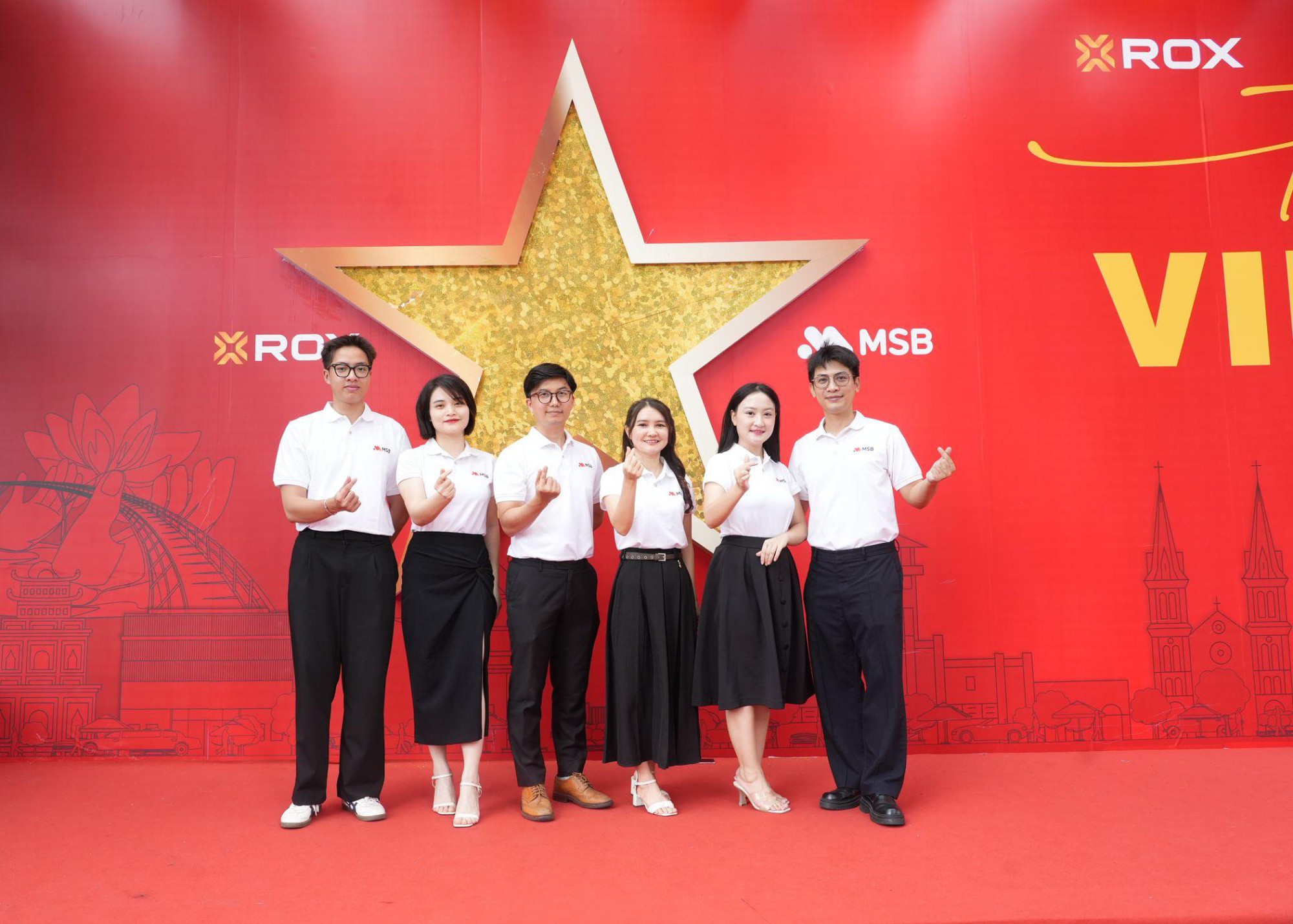 ROX Tower rực rỡ cờ hoa, lan tỏa tinh thần tự hào Việt Nam - Ảnh 6