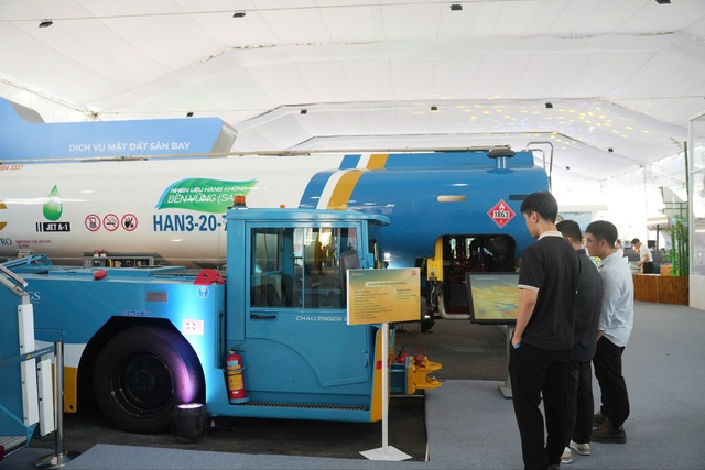 Dấu ấn Vietnam Airlines tại Triển lãm Thành tựu đất nước - Ảnh 4