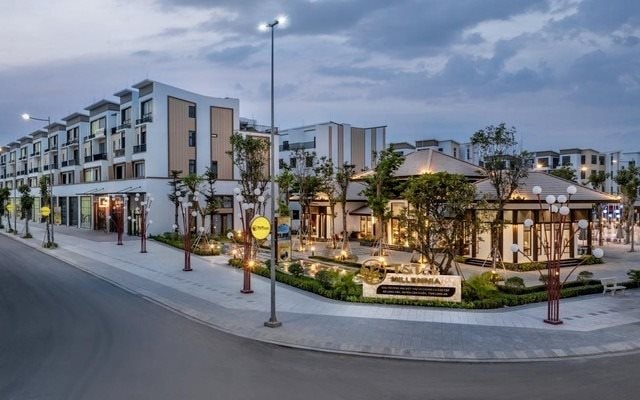 Không chỉ 'bắn pháo hoa' trên TTCK khi SHB và SHS tăng hơn 100%, bầu Hiển sắp mở đại nhạc hội, bay 1.000 drone trên bầu trời Tây Ninh, miễn phí vé - Ảnh 3