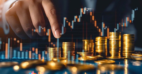 VN-Index chạm 1.600 điểm: Định giá nhóm chứng khoán ở mức nào?