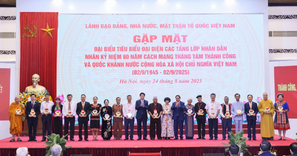 Doanh nhân Đỗ Quang Hiển được vinh danh nhờ thành tích xuất sắc đóng góp cho cộng đồng