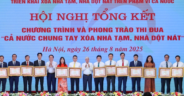 Agribank nhận Bằng khen của Thủ tướng Chính phủ trong chương trình “Cả nước chung tay xóa nhà tạm, nhà dột nát”
