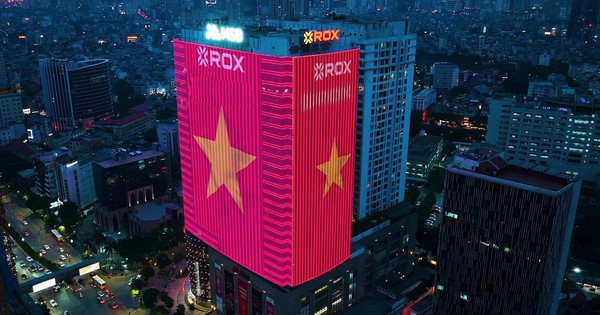 ROX Tower rực rỡ cờ hoa, lan tỏa tinh thần tự hào Việt Nam