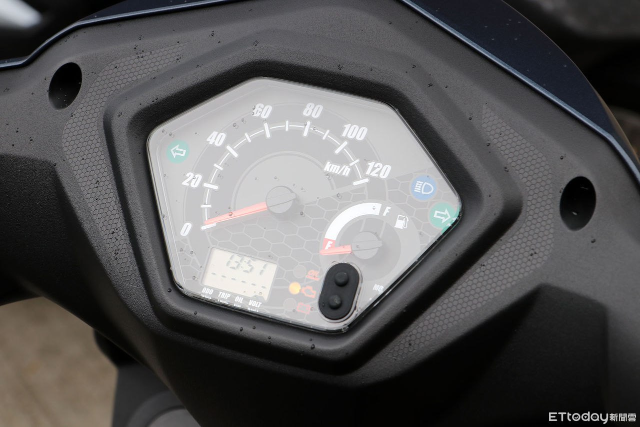 Xe tay ga 125cc hybrid "xăng điện" đầu tiên ra mắt: "Ăn xăng" chỉ 1,5 lít/100km, giá từ 46 triệu đồng - Ảnh 6