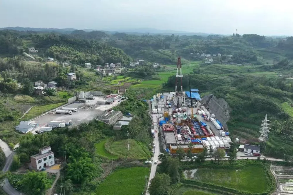 Còi báo động vang lên, dự án khoan sâu 3.300m dừng thi công khẩn cấp, kho báu chứa hàng trăm tỷ m3 'vàng trắng' lộ diện nhờ công nghệ cao - Ảnh 1