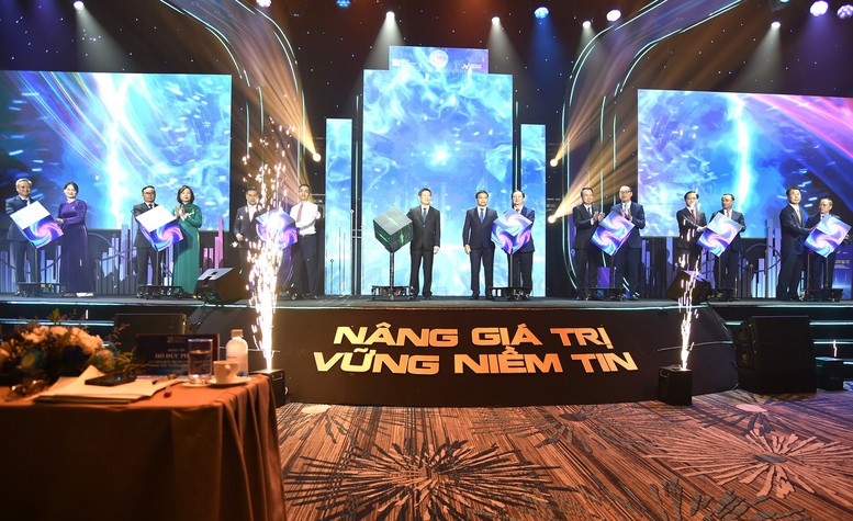 Bước chuyển mình ngoạn mục của thị trường chứng khoán Việt Nam - Bệ phóng cho doanh nghiệp phát triển - Ảnh 1